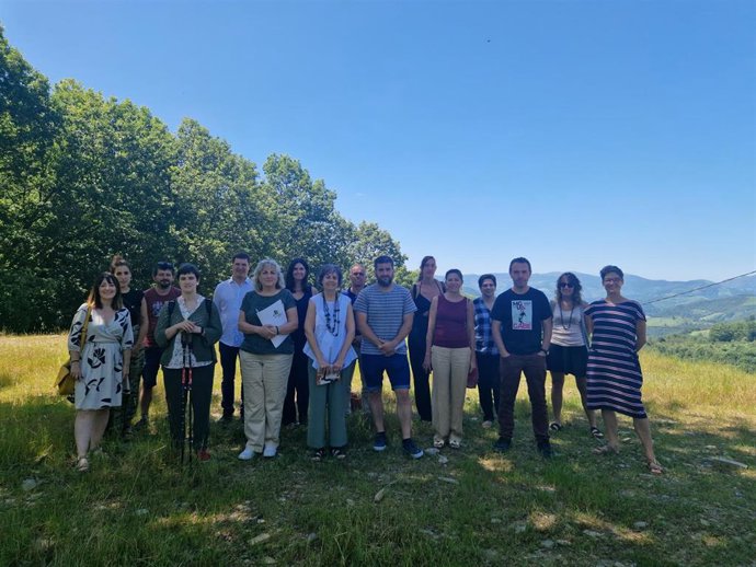 La consejera Esnaola firma en Etxalar el Plan de Sostenibilidad Turística.