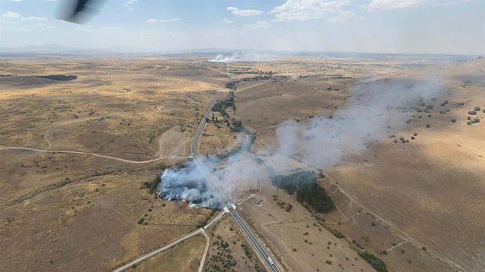 Imagen de los dos focos del incendio en Urraca Miguel (Ávila)
