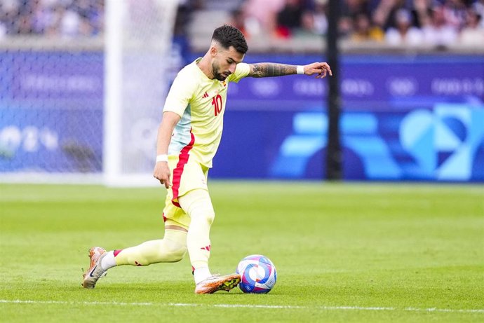 Alex Baena of Spain in action during Men's Gold Medal Match of the Football between France and Spain on Parc des Princes during the Paris 2024 Olympics Games on August 9, 2024 in Paris, France.