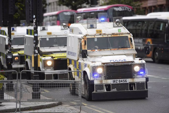 Agentes antidisturbios en Belfast, Irlanda del Norte