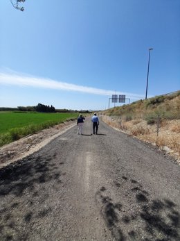 La concejala delegada de Contratación Pública y Bienes Municipales, Pilar Cortés, de visita en el tramo de Movera que pasa a gestionar el consistorio zaragozano.