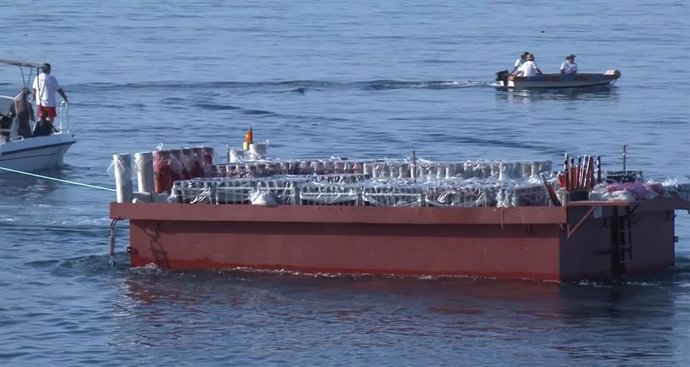 Montaje de las plataformas con más de 2.000 kilos de pólvora para el Castell de l'Olla de Altea