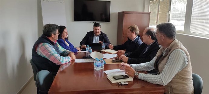 Imagen de un encuentro del Ayuntamiento de Cortegana y la Diputación sobre el evento cinegético de septiembre.