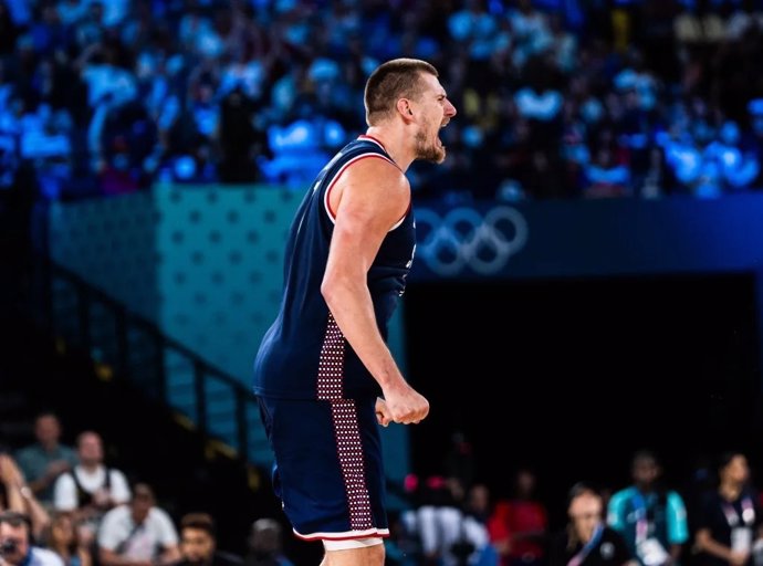 Nikola Jokic celebra una acción del partido en el que Serbia ganó la medalla de bronce ante Alemania (83-93) en los Juegos Olímpicos de Paris 2024