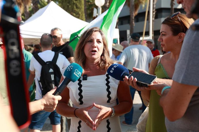 La secretaria de Política Institucional del PSOE-A, Irene García, este sábado en declaraciones a los medios durante el acto por el 88 aniversario del fusilamiento de Blas Infante.