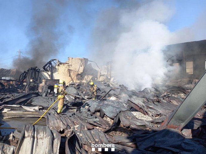 Incendio en la nave de Puigpelat (Tarragona)