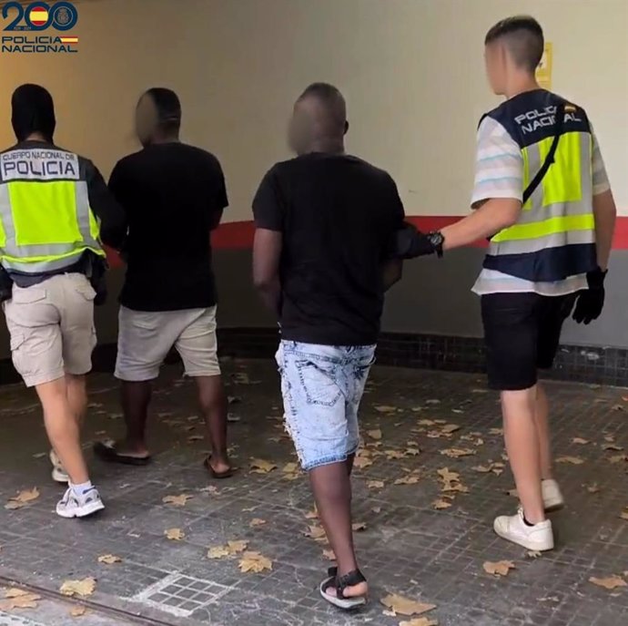 Detenidos dos hombres por venta de heroína y cocaína en la vía pública en el barrio de Son Gotleu de Palma