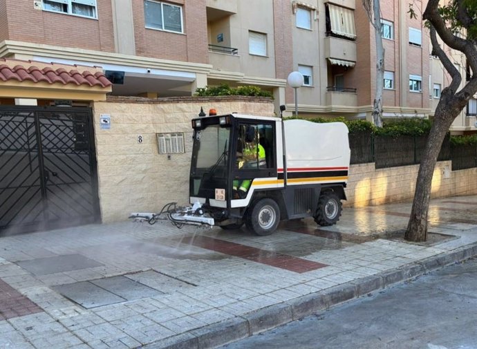 En el turno de tarde se dispondrá de seis hidrolimpiadoras que todos los días de la semana prestarán servicio en cinco zonas, las más demandadas del municipio que durante los meses de verano multiplican considerablemente su población.