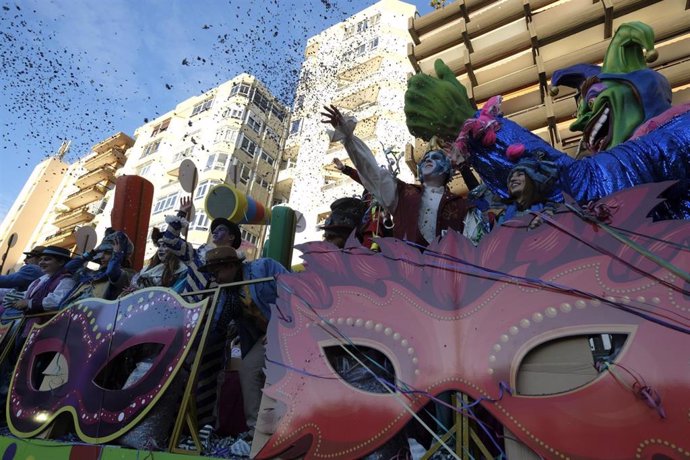 Archivo - Cabalagata de Carnaval de Cádiz en imagen de archivo.