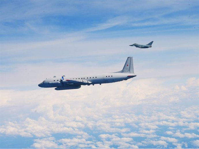 Escolta de un avión ruso sobre el mar Báltico