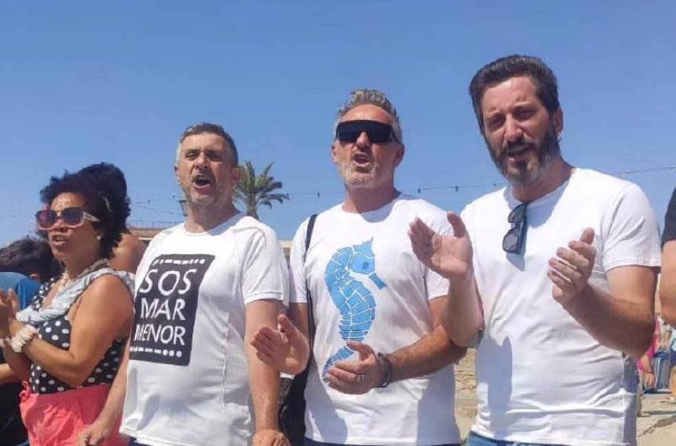 Podemos participa en el abrazo al Mar Menor