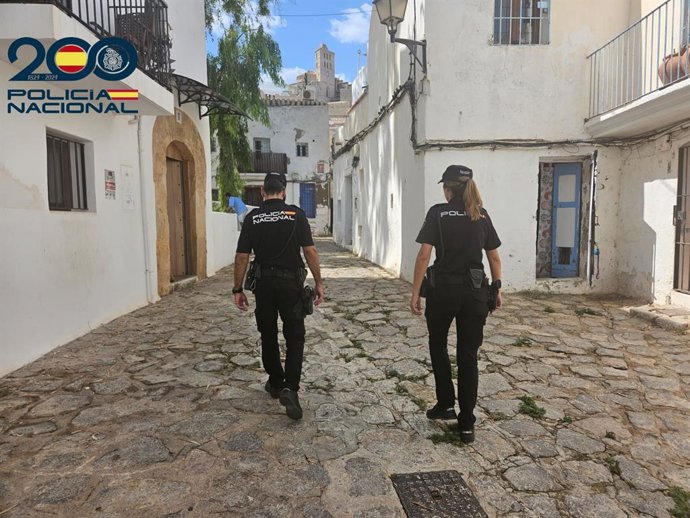Agentes. Policía Nacional. Recurso. Archivo.