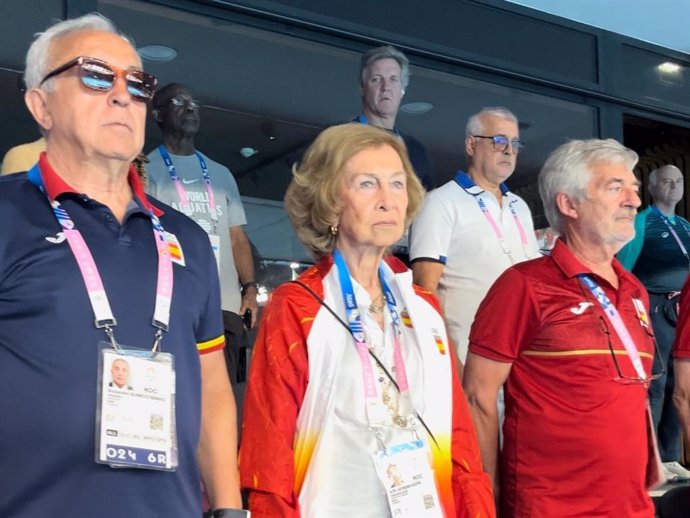 La reina Sofía anima al equipo de waterpolo femenino en la apasionante final de los Juegos Olímpicos