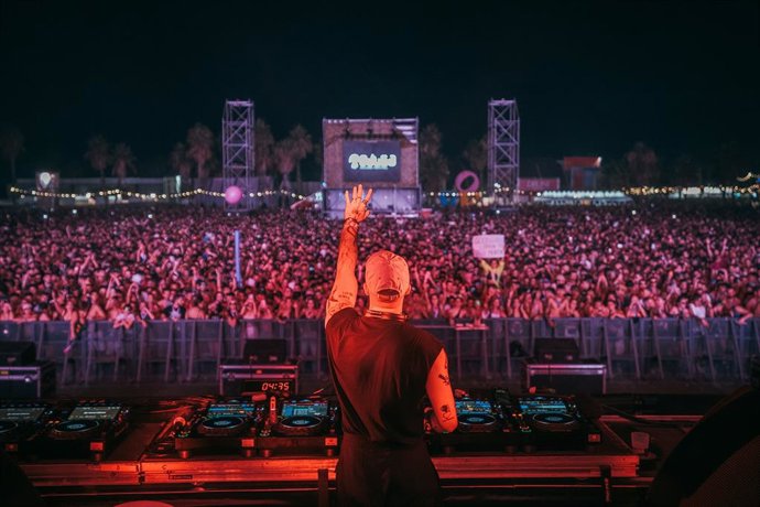 Un total de 50.000 personas bailan al ritmo de Steve Angello y Klangkuenstler en la primera jornada del Medusa