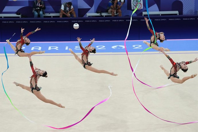 JJ.OO/Gimnasia.- China gana el primer oro olímpico de su historia por equipos en gimnasia rítmica
