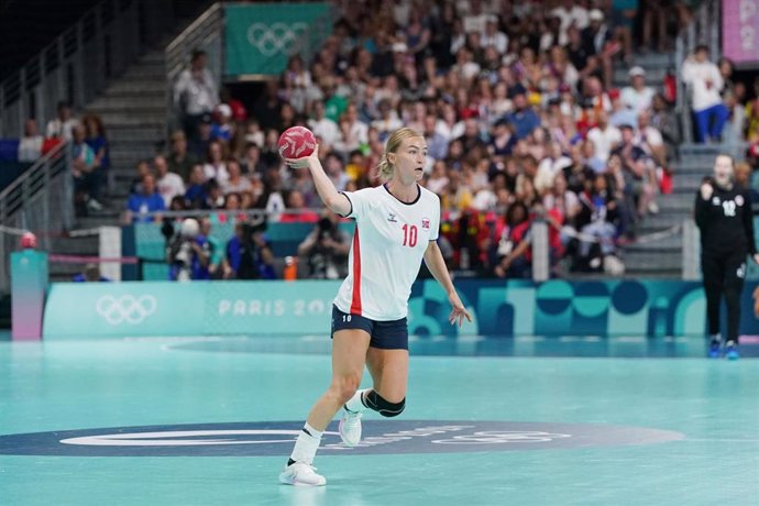 La noruega Stine Oftedal durante un partido en Paris 2024