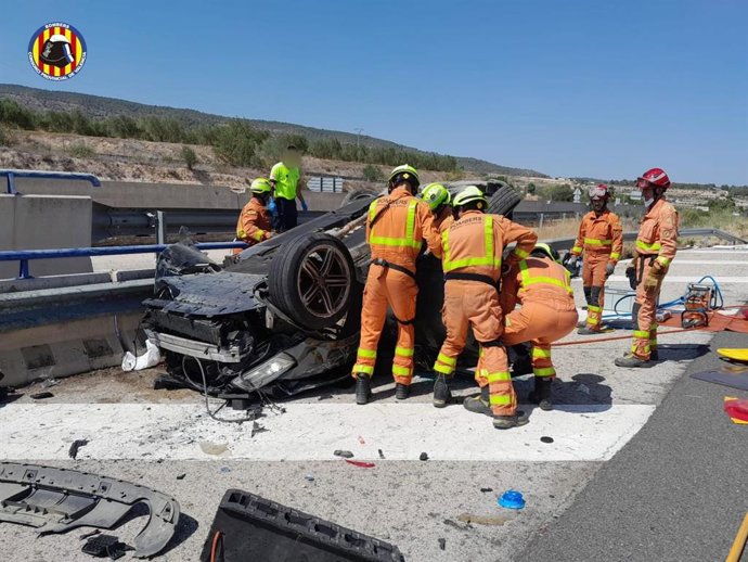 Accidente entre dos vehículos en la A-35 en Moixent
