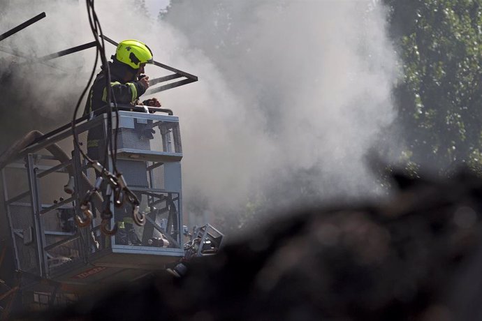 Archivo -  Bomberos ucranianos.