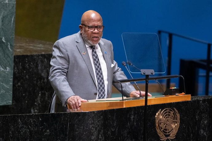 Archivo - UNITED NATIONS, Nov. 17, 2023  -- Dennis Francis, president of the 78th session of the UN General Assembly (UNGA), speaks during the assembly's annual discourse at the UN headquarters in New York on Nov. 16, 2023. In a world shadowed by the turm