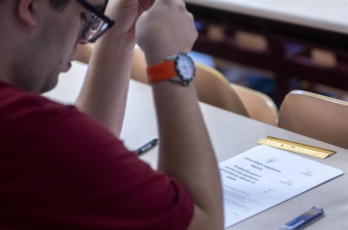Archivo - Estudiante en la Facultad de Farmacia de la UCM, a 4 de julio de 2023, en Móstoles, Madrid (España). 