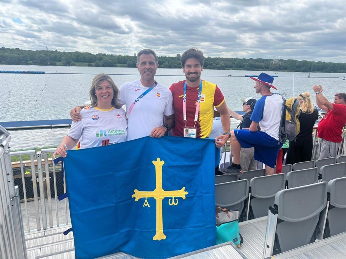 Gimena Llamedo, a la izquierda