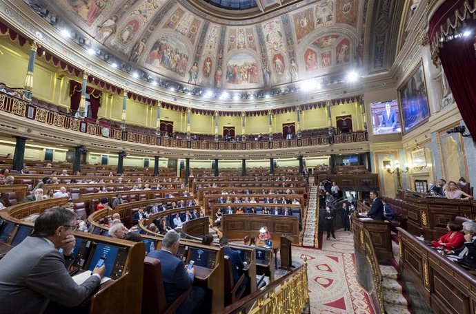 Archivo - Hemiciclo del Congreso, con los diputados en sus escaños.