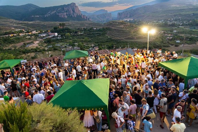 Gran ambiente y amplia participación en la 'VIII Jornada cultura y vino en el castillo de Nalda'