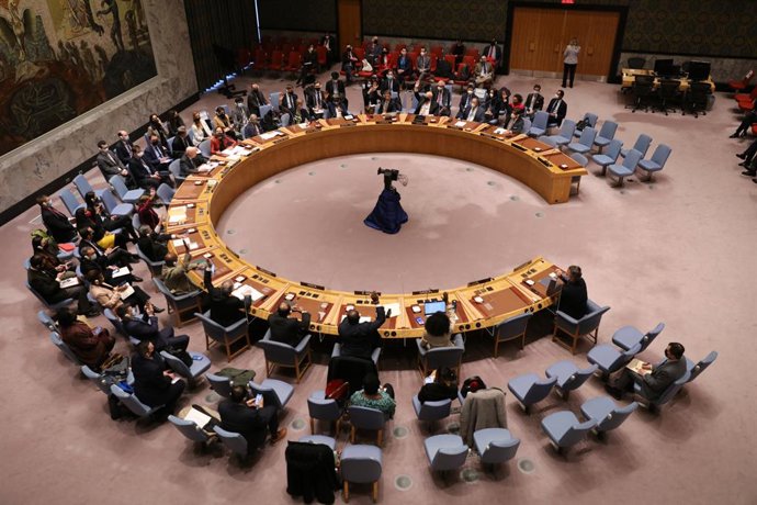 Archivo - UNITED NATIONS, Feb. 27, 2022  -- The United Nations Security Council votes on a draft resolution requesting a UN General Assembly emergency session on Ukraine at the UN headquarters in New York, on Feb. 27, 2022. The UN Security Council (UNSC