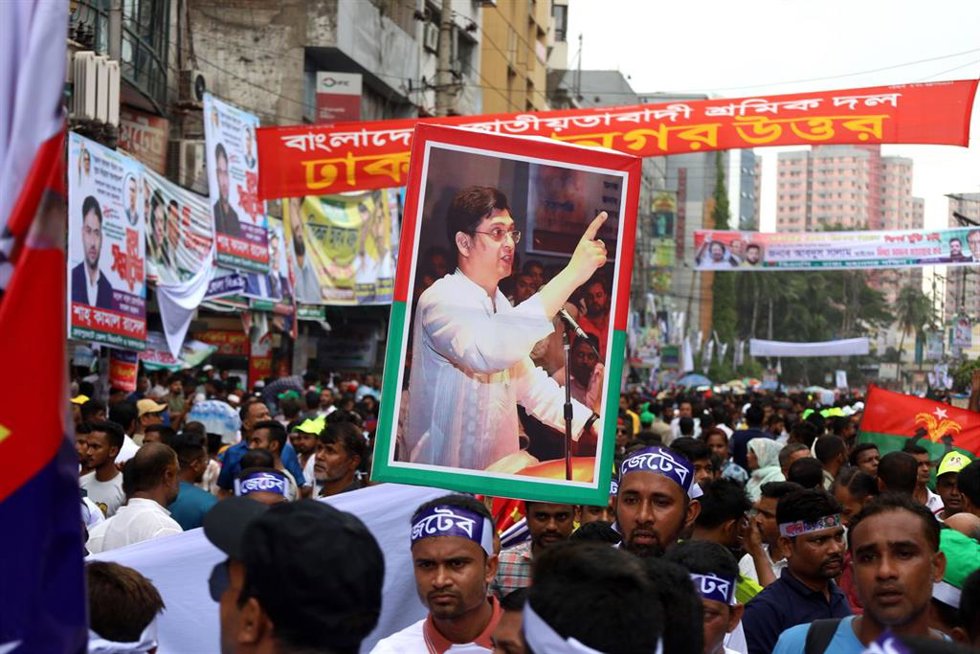 Archivo - Manifestación a favor del opositor bangladeshí Salahuddin Ahmed