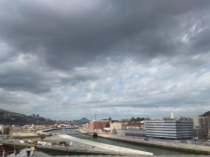 Archivo - Cielos nublados en Euskadi