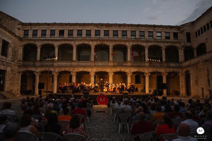 Actuación del 49 MUSEG