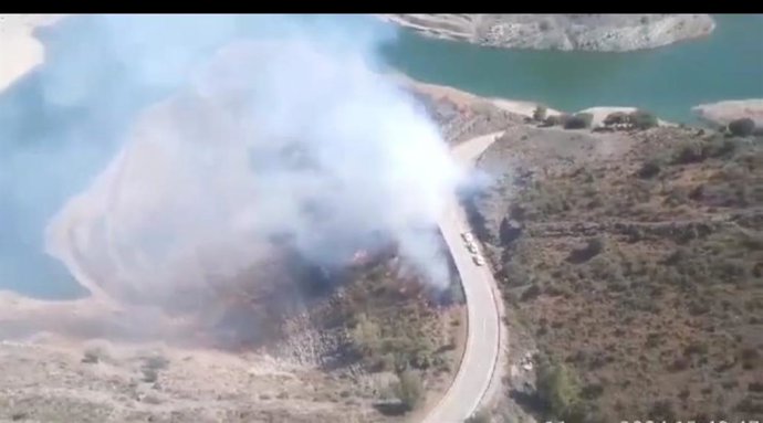 Estabilizado el incendio que se ha producido junto a la presa de Enciso