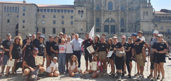 Llegada de la Fundación Cris contra el Cáncer y Quique a Santiago de Compostela.