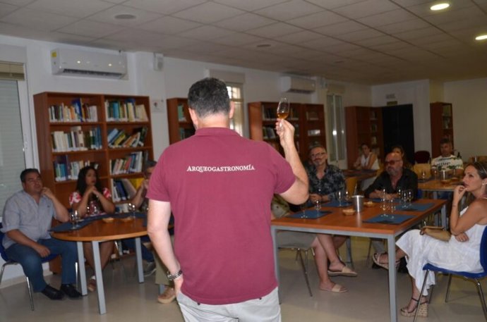 Un investigador andaluz ofrece la ponencia 'Arquegastronomía' dentro de la programación de 'Ciencia al Fresquito 365 ¡Llegó el verano!' de la Fundación Descubre.