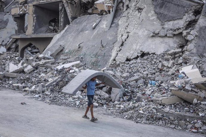 Edificios destruidos por los ataques en Jan Yunis, Franja de Gaza