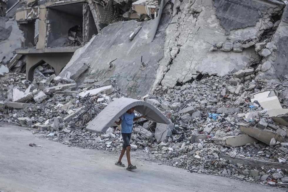 Edificios destruidos por los ataques en Jan Yunis, Franja de Gaza