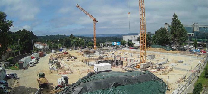 Las obras de construcción del Centro de Protonterapia de Galicia, que se ubicará en el entorno del Hospital Clínico de Santiago, han alcanzado el 15% de su ejecución y se estima que el centro comience a funcionar en 2026.