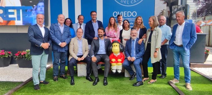 El presidente del PP de Asturias, Álvaro Queipo, en el stand de Oviedo en la Fidma.