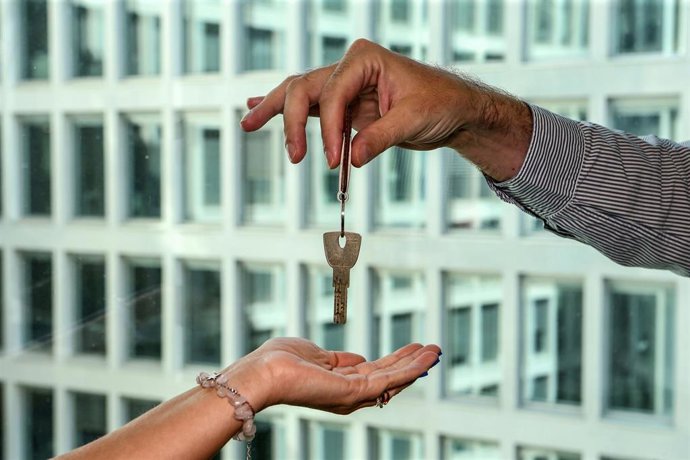 Archivo - Llaves de una vivienda, imagen de archivo. 