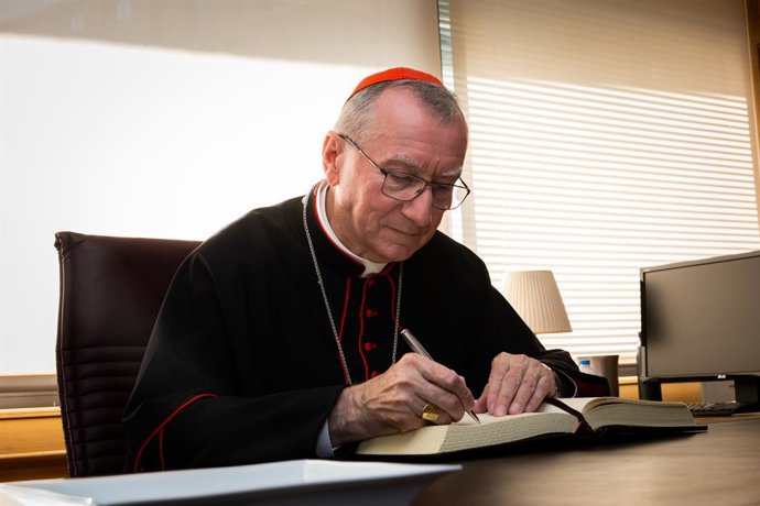 Archivo - El secretario de Estado del Vaticano, Pietro Parolin, durante su visita a Andorra, en la sede del Govern, a 7 de septiembre de 2023, en Andorra la Vella (Andorra). Parolin ha visitado Andorra para presidir la celebración de los 150 años de la 