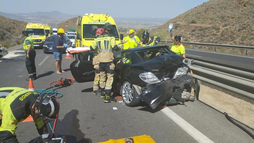Siniestro vial ocurrido en el kilómetro 13 de la autovía RM-11 (Lorca-Águilas), a la altura de Purias, en el que han resultado heridas tres mujeres de unos 70 años