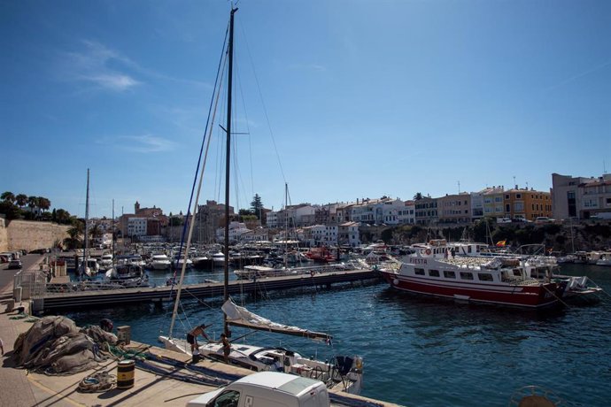 Archivo - Puerto de Ciutadella.