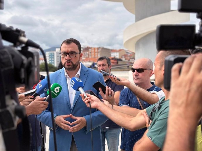 El presidente del Principado, Adrián Barbón, en Avilés.