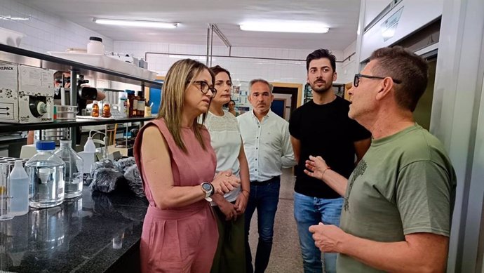 La viceconsejera de la Política Agraria Común y Política Agroambiental de C-LM, Gracia Canales, en su visita al CIES