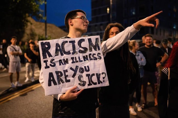 Concentración antirracista en Londres tras los disturbios por un apuñalamiento en Southport 