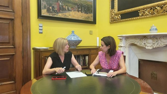 Las alcaldesas de Ejea y Pedrola suscriben el acuerdo.