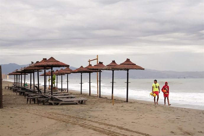 Archivo -  Playa de Los Álamos de Torremolinos, imagen de archivo. 