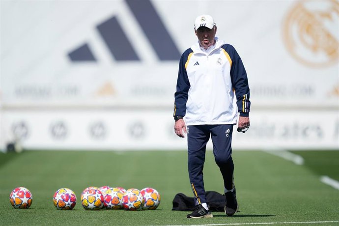 Archivo - Carlo Ancelotti durante un entrenamiento del Real Madrid