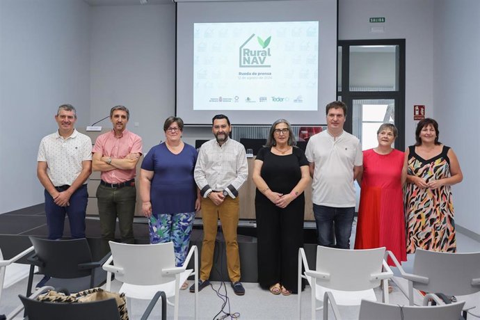 El director general Jesús Mari Rodríguez, junto al resto de participantes en la presentación del proyecto de innovación rural 'RuralNAV'
