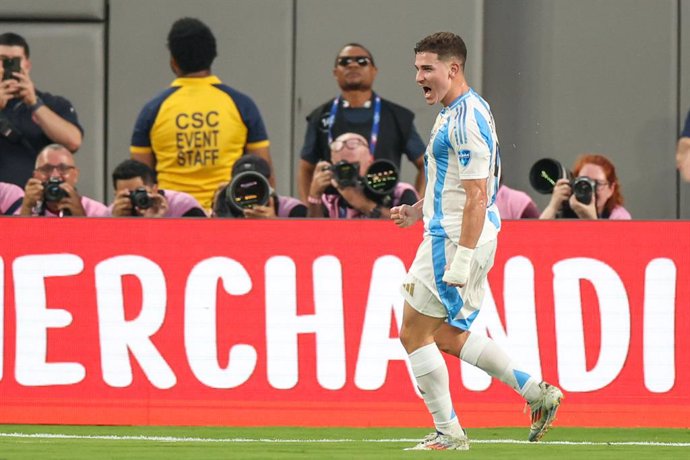Archivo - 09 July 2024, US, East Rutherford: Argentina's Julian Alvarez celebrates scoring his side's first goal with team mates during the CONMEBOL Copa America semi-final soccer match between Argentina and Canada at Metlife Stadium. Photo: Vanessa Carva
